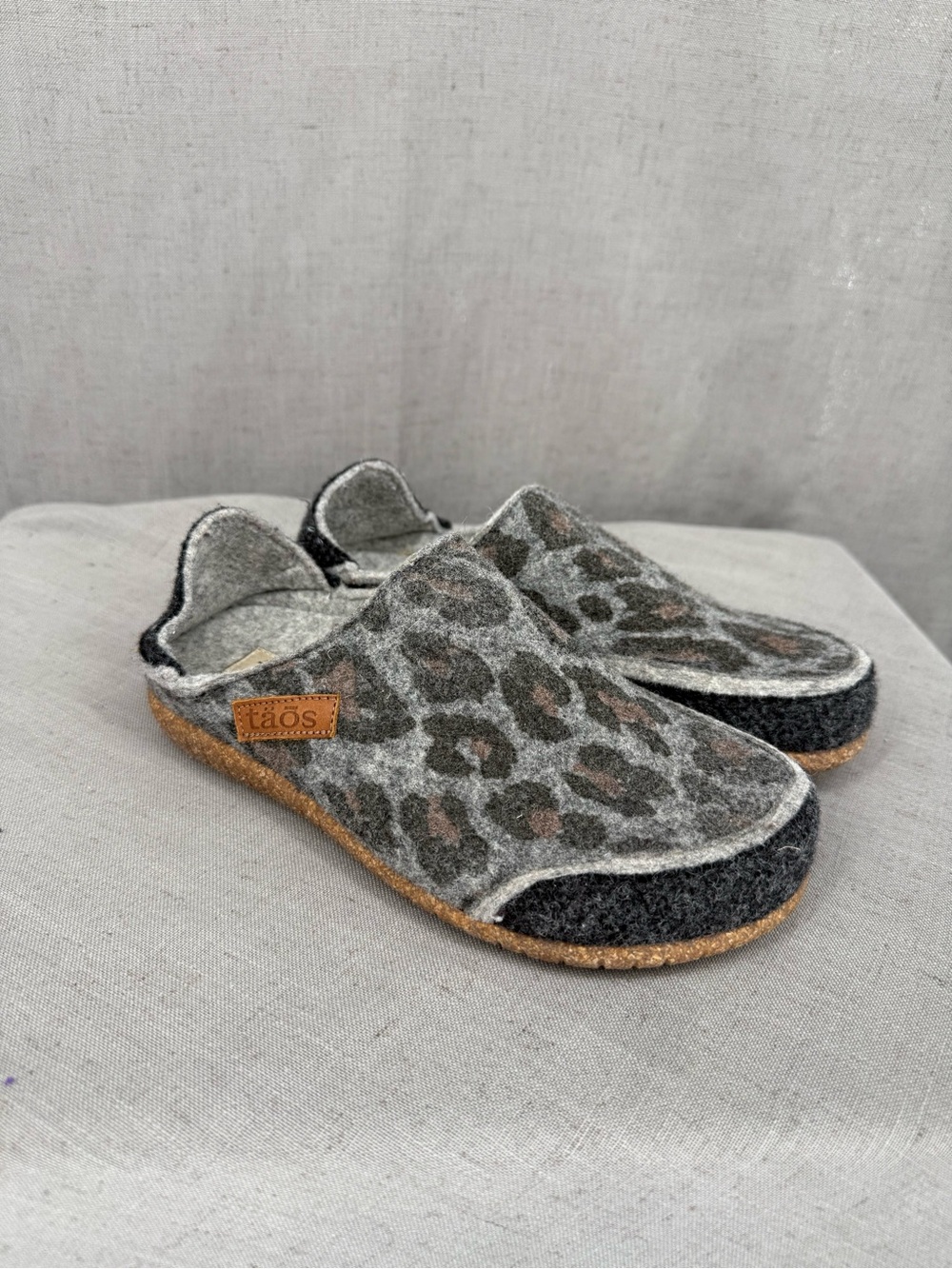 Taos Convertawool Charcoal Gray Leopard Print Wool Slip On Clogs Womens 5